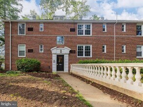 Building Photo - 100 N George Mason Dr