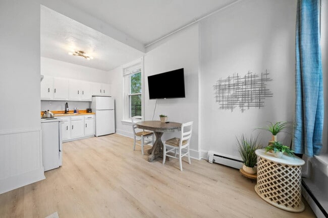 Building Photo - 242 Mccormick Pl