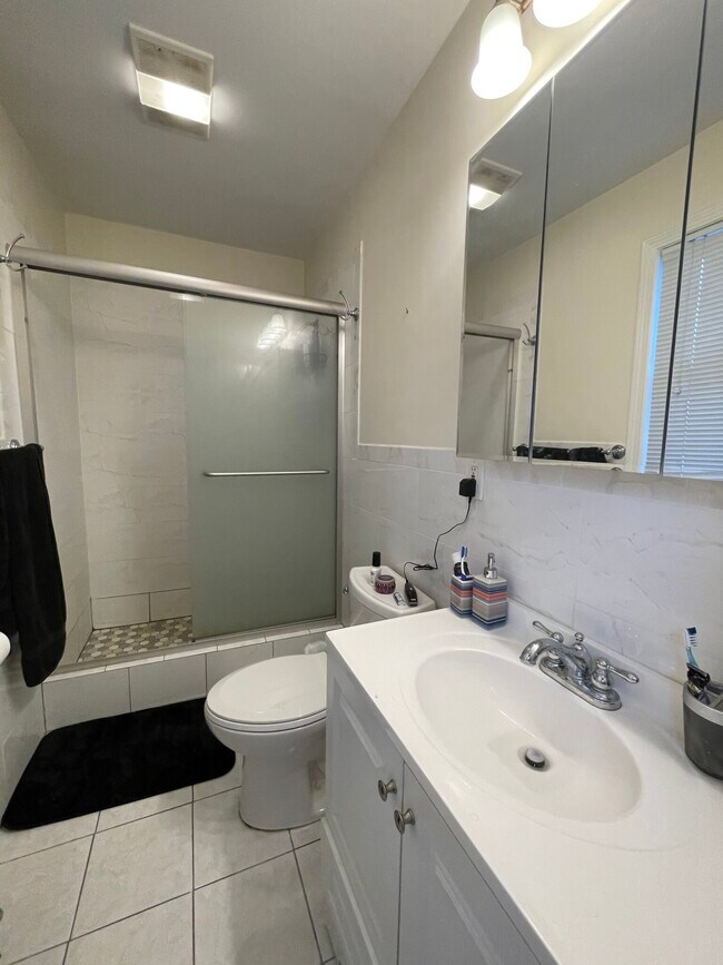 Building Photo - 65 Fairbanks St