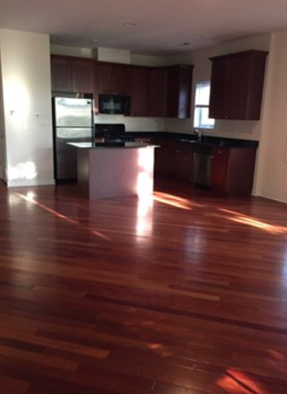 Foto del edificio - 3112 N Racine Ave