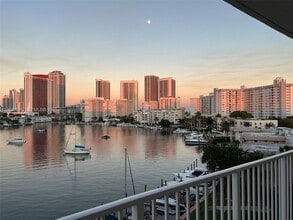 Building Photo - 400 Golden Isles Dr