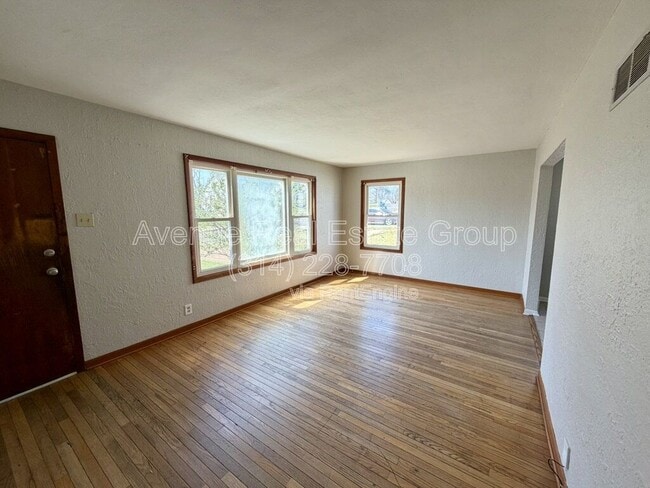 Foto del edificio - 9905 Iveland Dr