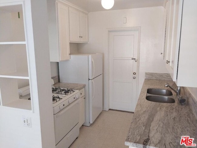 Foto del edificio - 8559 Holloway Dr