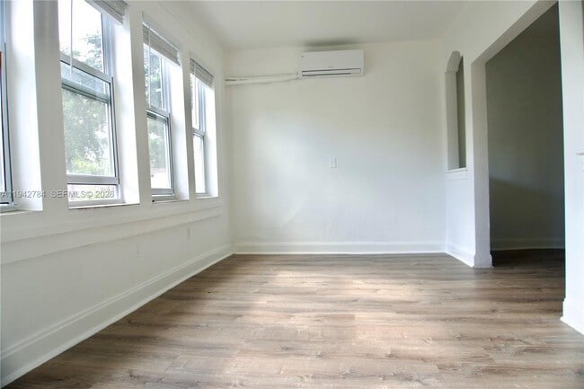 Foto del edificio - 501 SW 6th Ct