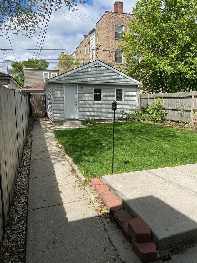 Building Photo - 4032 N Drake Ave