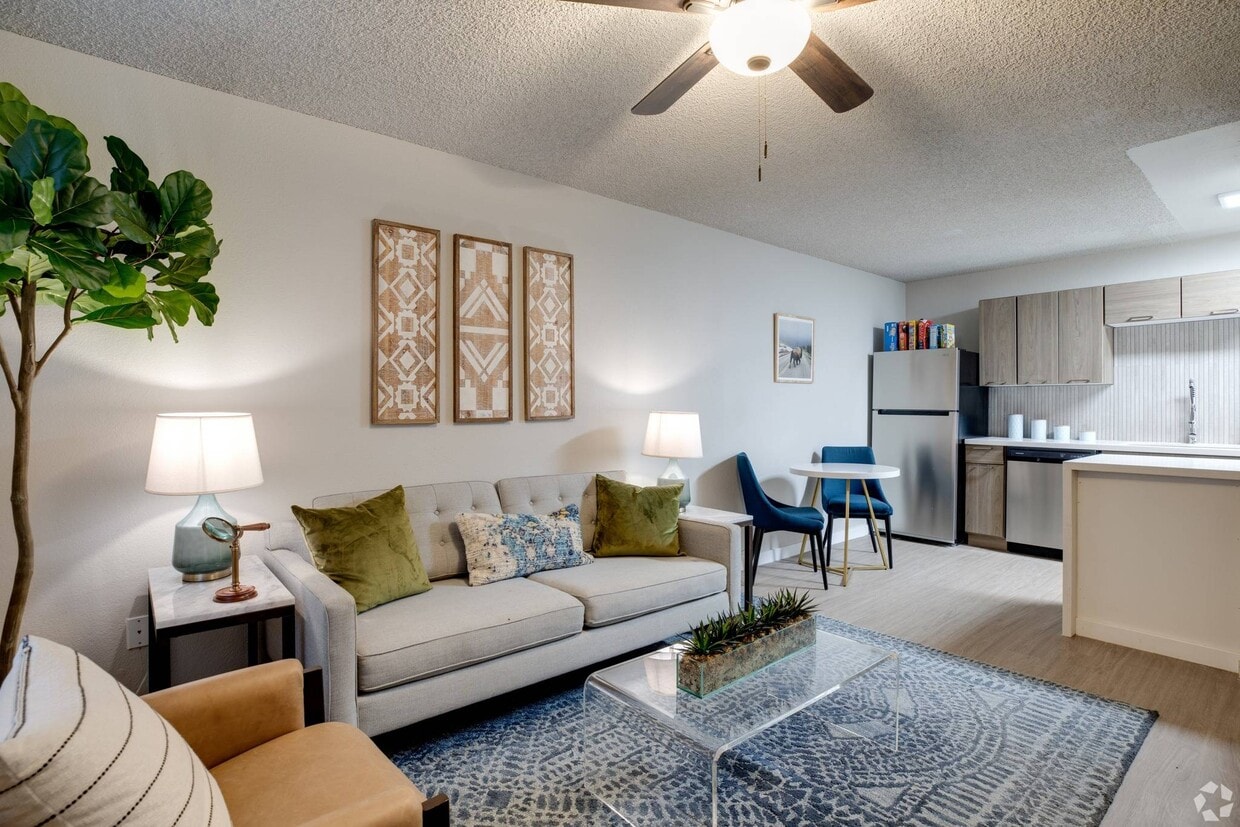 Collins Off Colter Apartments in Phoenix, AZ