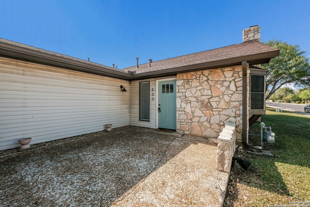 Primary Photo - Charming 2/2 in the heart of Boerne!