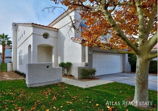 Building Photo - 2213 Warm Walnut Dr