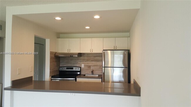 Foto del edificio - 251 NW 177th St