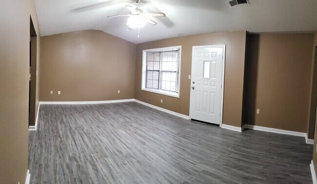 Foto del edificio - 1207 Eric Dr