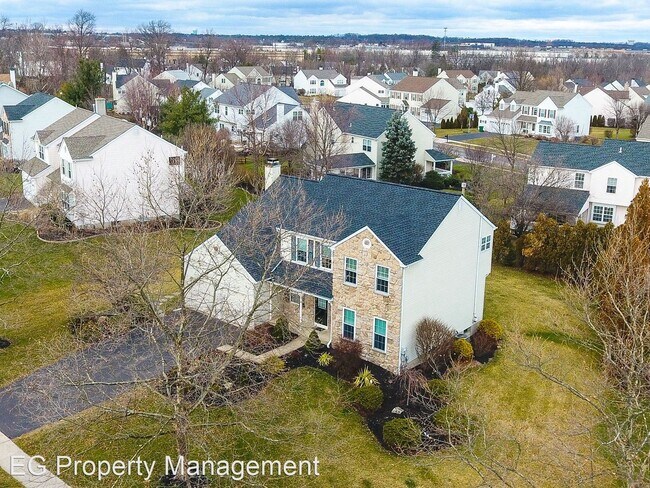Building Photo - 4 br, 2.5 bath House - 121 Drake Ln.