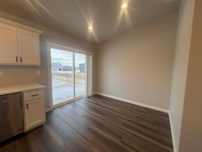 Foto del edificio - 1311 Marlys Dr W