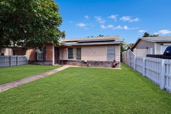 Building Photo - 4 Bedrooms and a Bonus Room + Move In Ready Package with Washer, Dryer and Refrigerator
