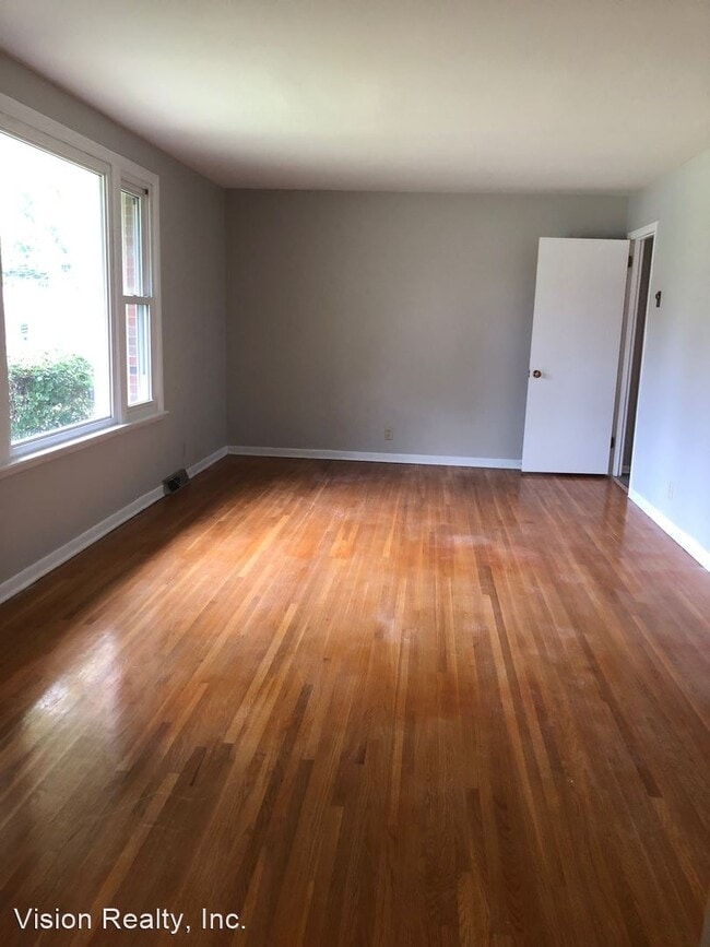 Building Photo - 3 br, 1.5 bath House - 408 Lisle