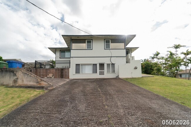 Building Photo - 3 Bed 2 bath in Aiea Heights