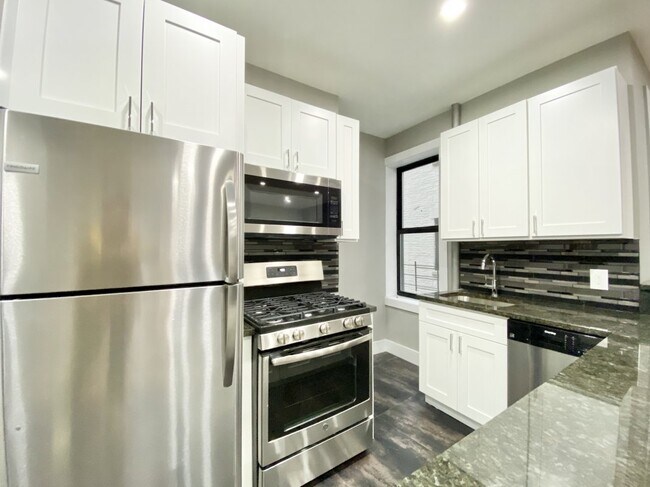Foto del edificio - 382-384 Wadsworth Ave