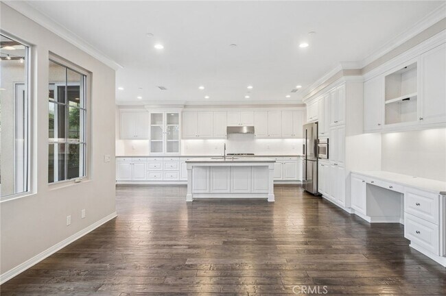 Building Photo - 102 Brindisi