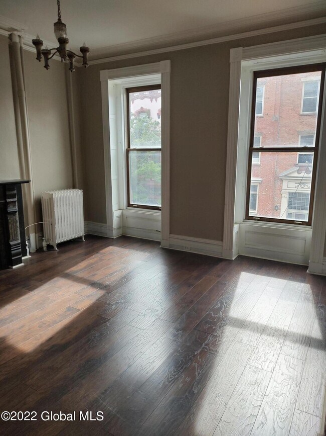 Building Photo - 42 3rd St