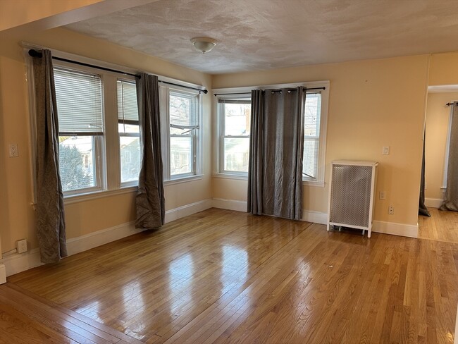 Building Photo - 10 Channing St