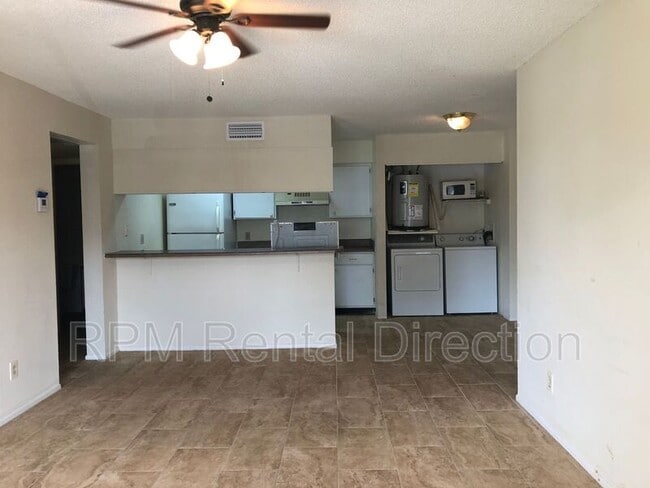 Building Photo - 5323 Summerlin Rd