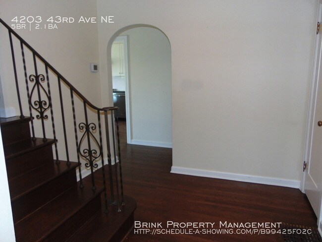 Building Photo - 4203 43rd Ave NE