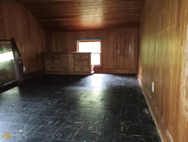 Building Photo - 3145 Bloomfield Dr