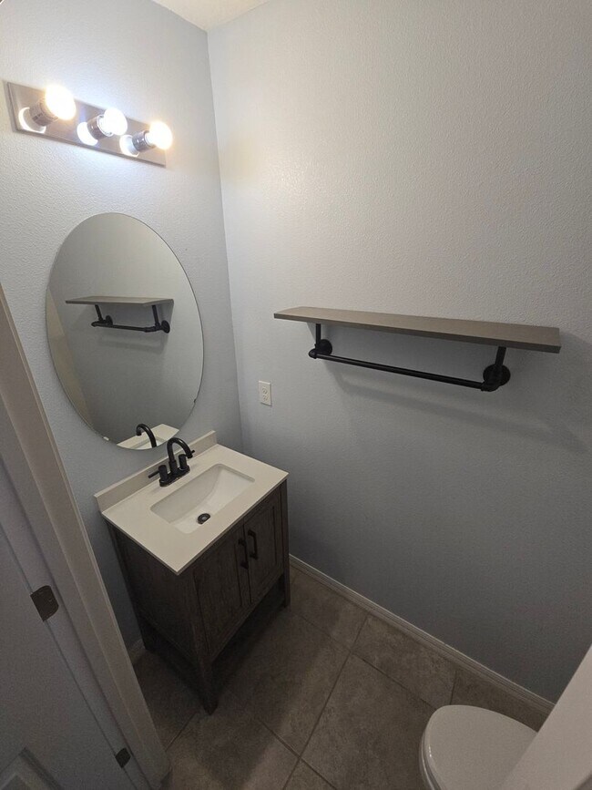 Foto del edificio - Gorgeous 4-Bedroom, 2.5-Bathroom Home in R...