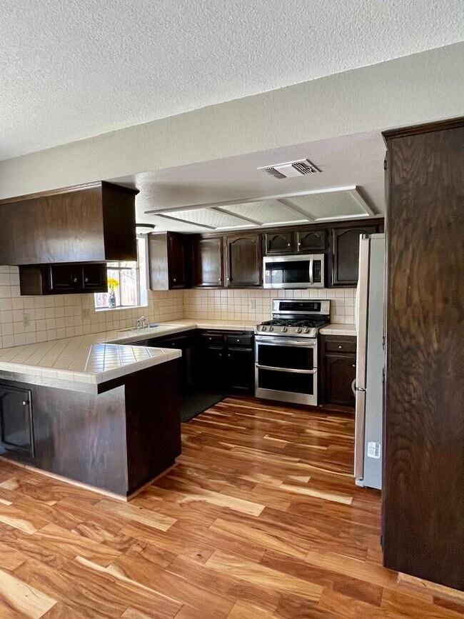 Building Photo - 3 br, 2 bath House - 428 Palomino Ln