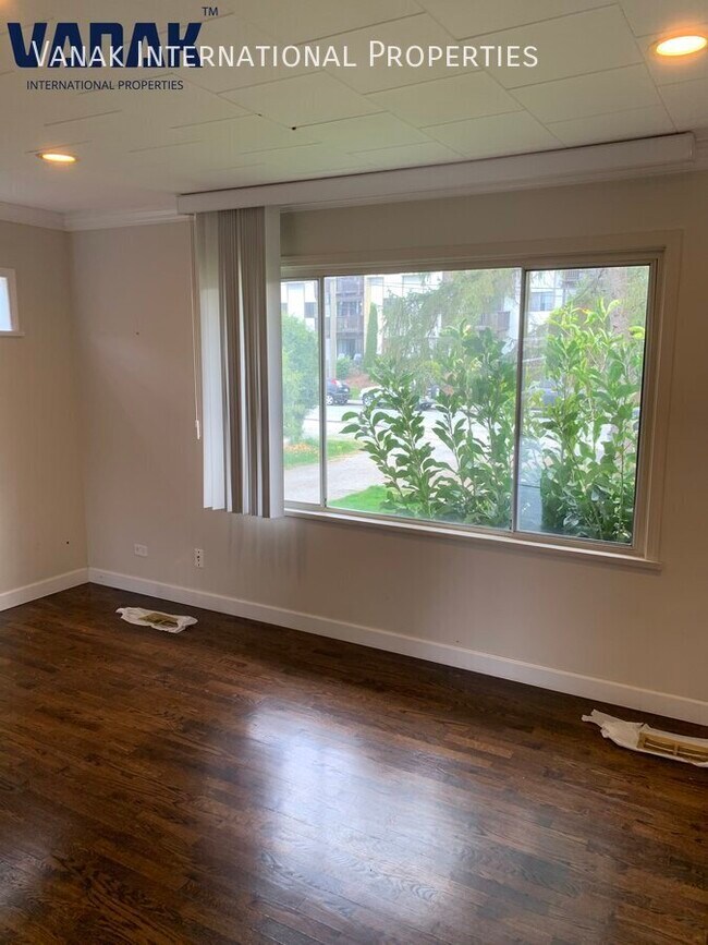 Building Photo - 2 Bed / 1 Bath Upper Unit in Maple Ridge