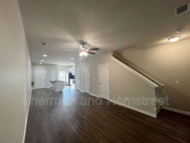 Building Photo - 723 Tarvin Cir