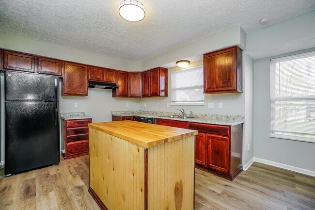 Foto del edificio - 458 Pruden Dr