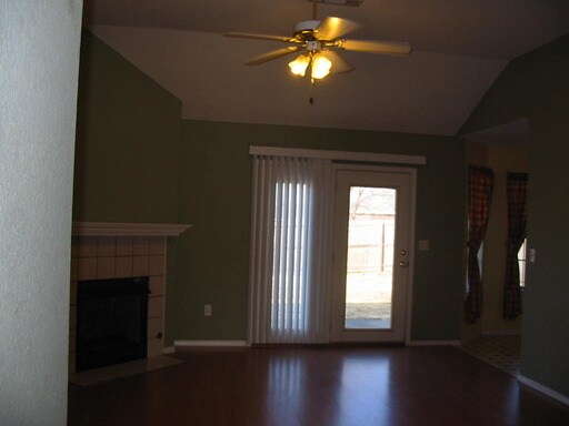 Building Photo - 1265 S China Berry Ln