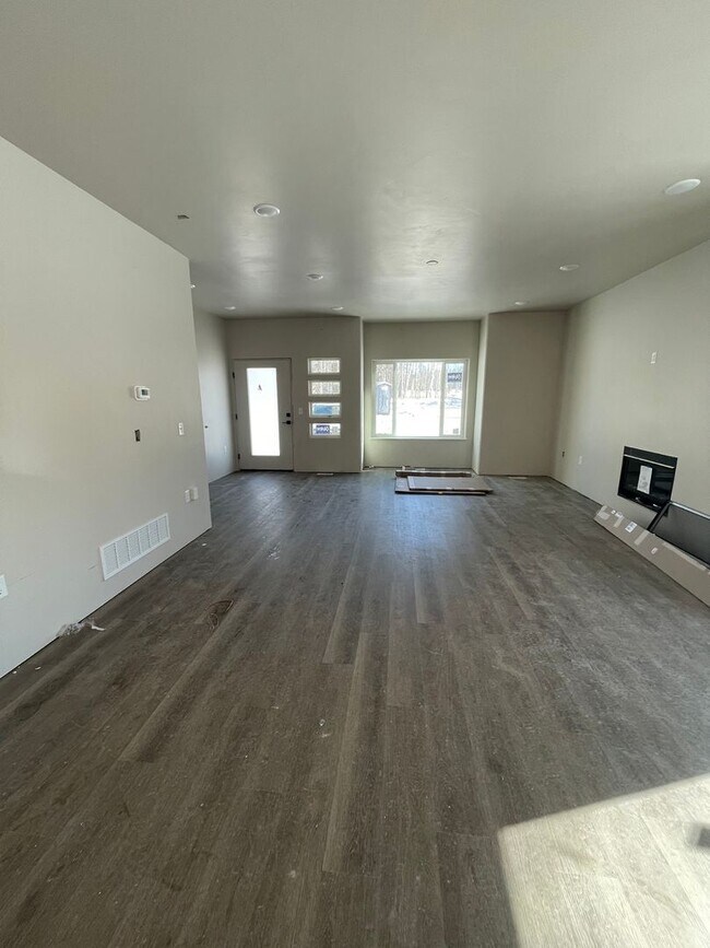 Building Photo - 7404 N Paw St