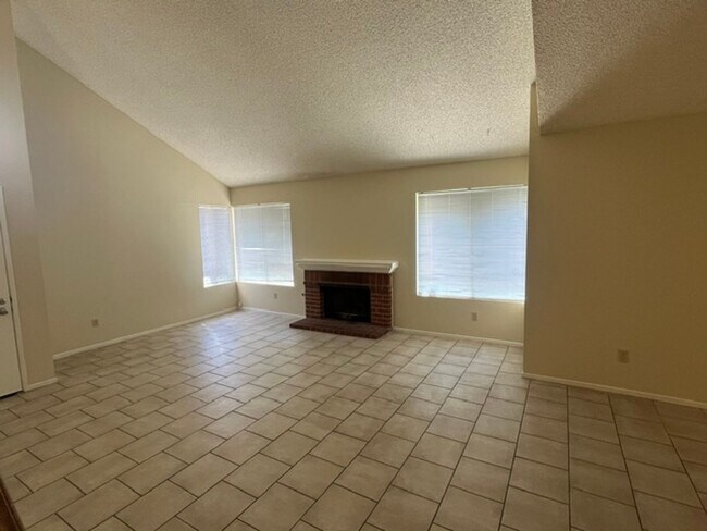 Foto del edificio - 15377 Bambi Ct