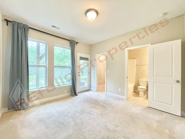 Building Photo - Great Location! 3 Story Townhome with 2 Be...