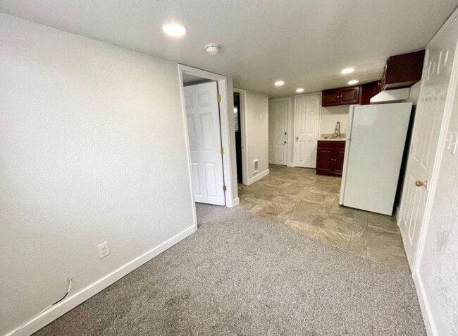 Building Photo - Harrington Unit B