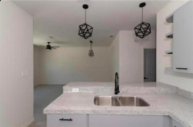 Foto del edificio - 7608 Rocio Dr