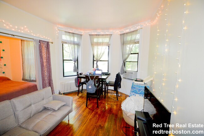 Foto del edificio - 376 Riverway