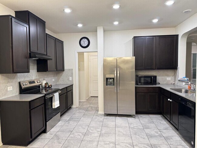 Foto del edificio - 16501 Brogan Ln