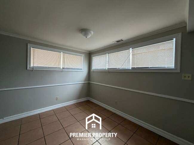Foto del edificio - Cozy 3BR Memphis Home with Fenced Yard, Bright Living Space & Convenient Layout