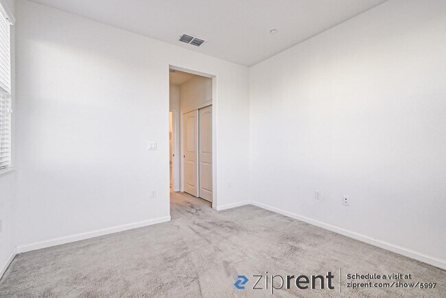 Foto del edificio - 2447 Marina Dr