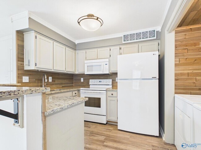 Foto del edificio - 263 Waters Edge Ln