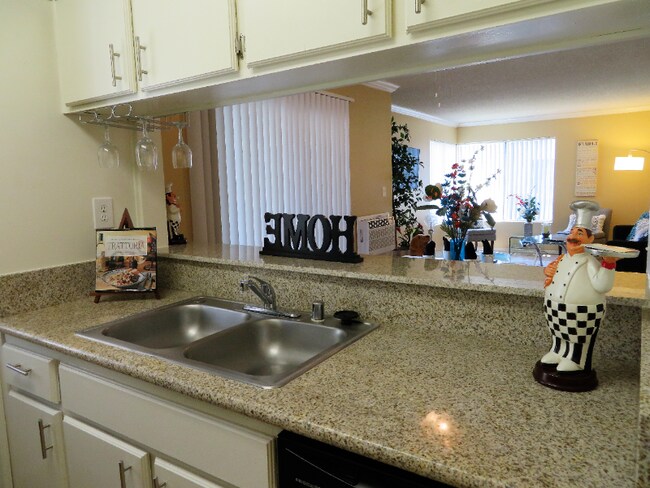 Foto del edificio - 6152 Stanton Ave