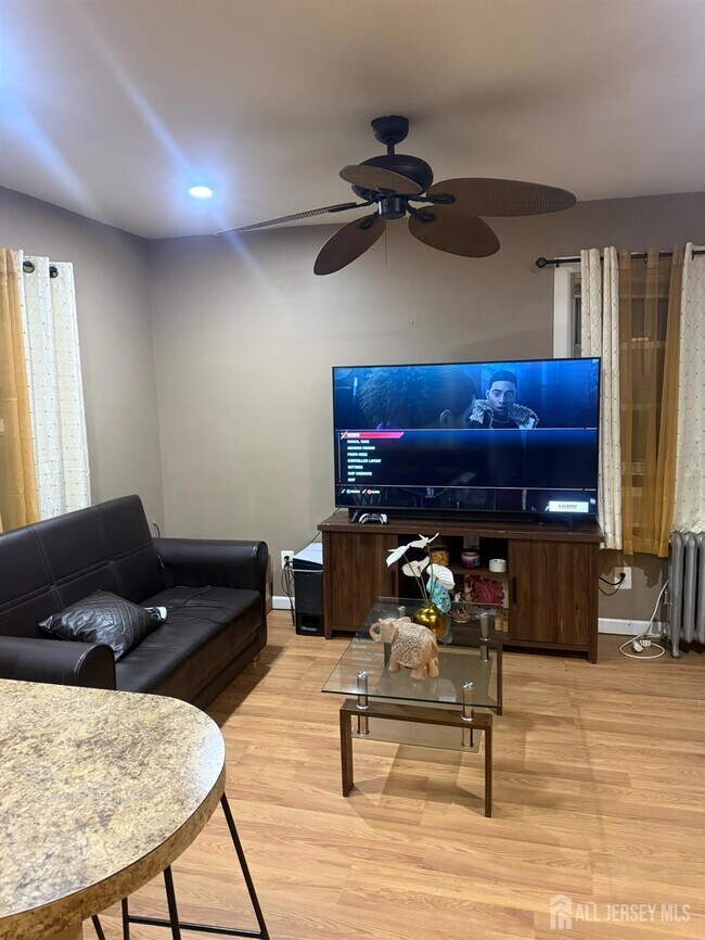 Foto del edificio - 77 Center St