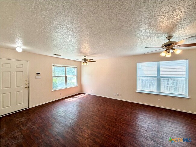 Foto del edificio - 369 Copper Bluff Dr