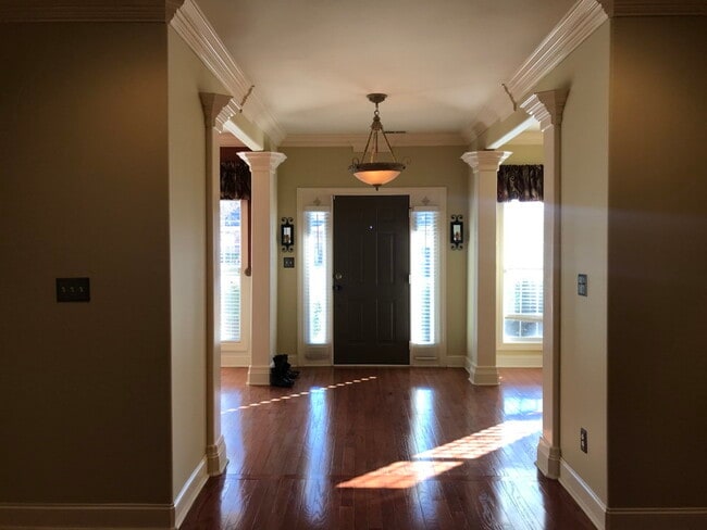 Building Photo - 113 Commonwealth Ct