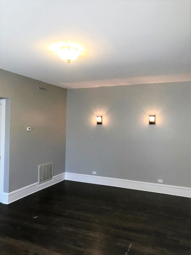 Dining Room - 3636 W Shakespeare Ave