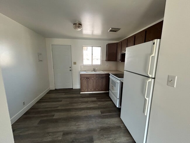 Building Photo - SIGNING BONUS AVAILABLE UP TO $800!! 2 Bed...