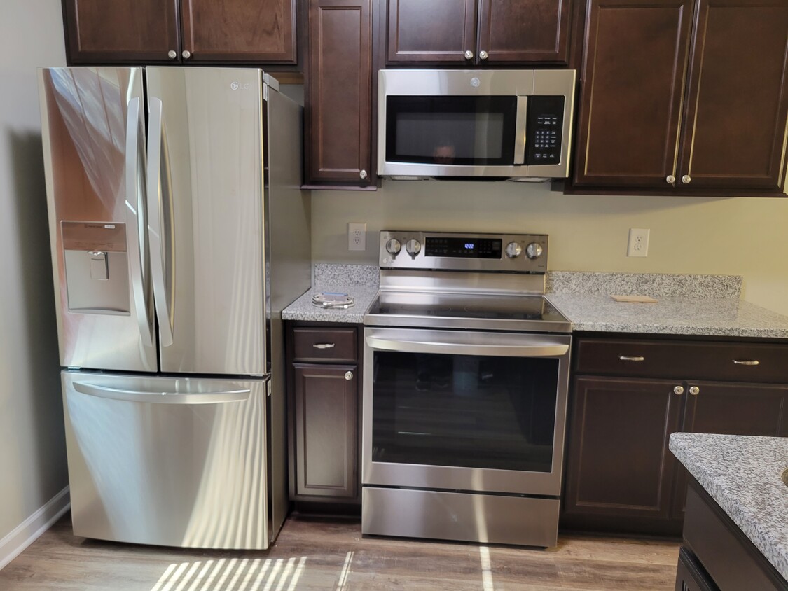 SS kitchen appliance - 208 Ramsden Ave