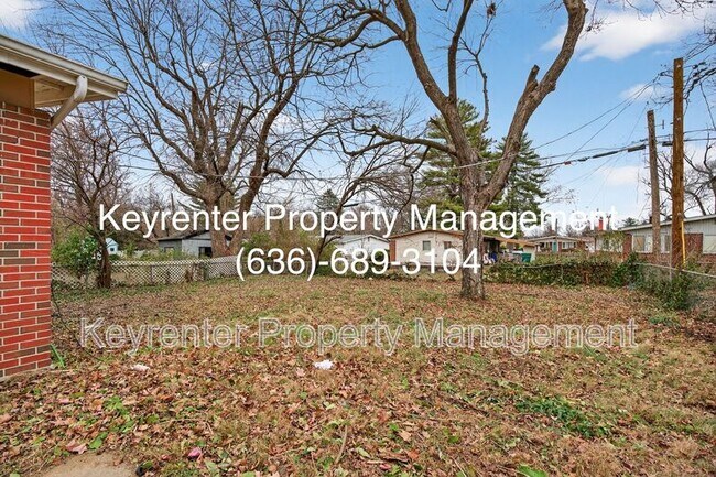 Building Photo - 900 Paddock Dr
